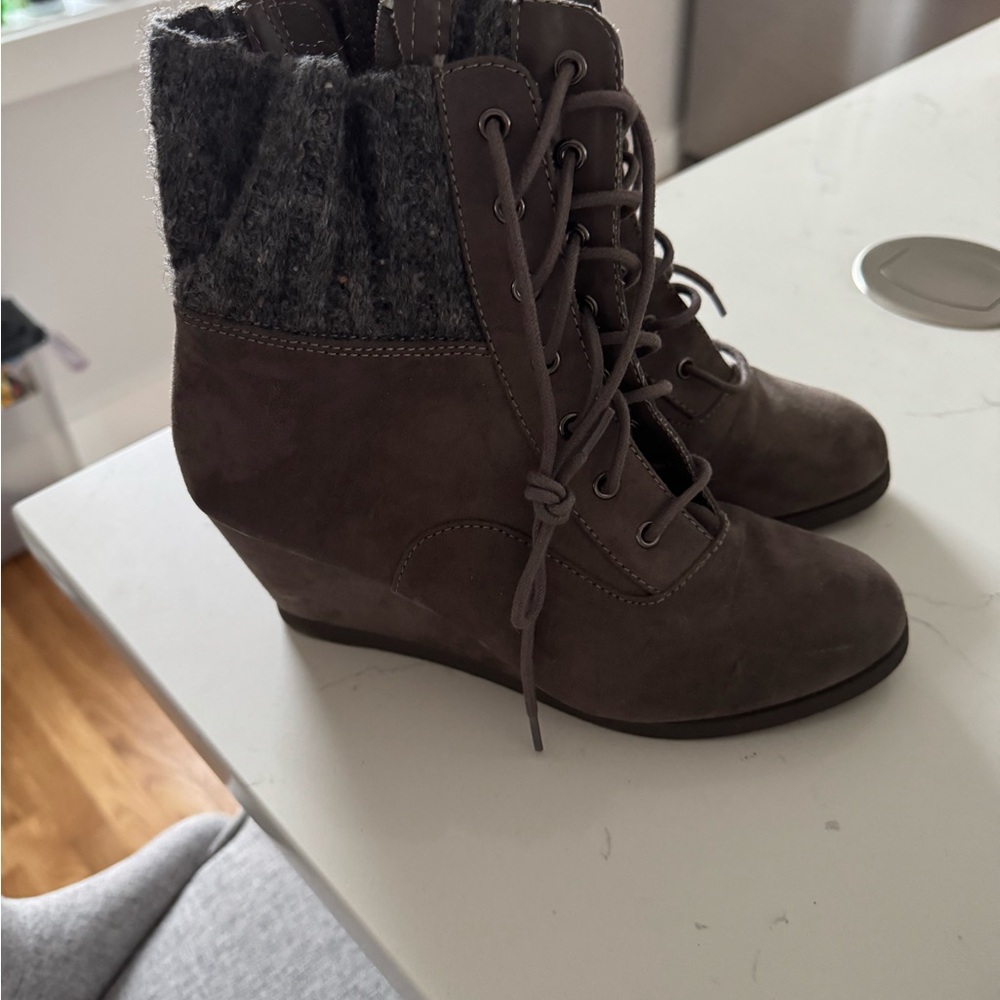 Women's Brown Lace-Up Wedge Boots